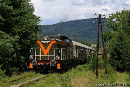 SP42-260+wagony "ryflaki" z pociągiem "Transwersalny". 31.07.2016. Fot.: Szymon Jurkowski