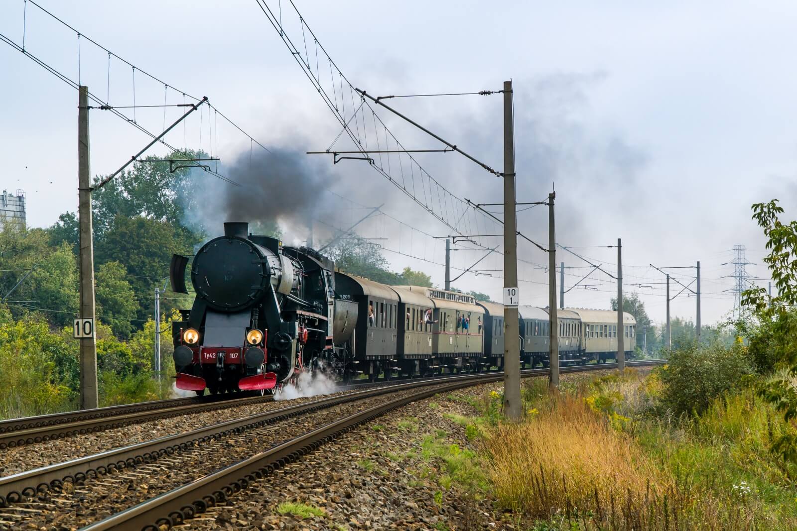 Ty42-107 z rocznicowym pociągiem w Warszawie. Fot.: Paweł Guraj/ www.pawel.online